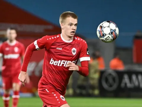 Arthur Vermeeren có gì đặc biệt để Man United theo đuổi?