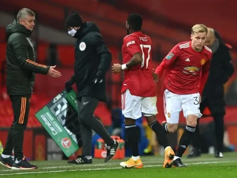 Xác nhận! Thời điểm Fred và Van de Beek rời Man Utd