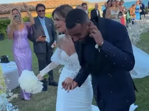 Ashley Cole tổ chức đám cưới xa hoa tại Italia