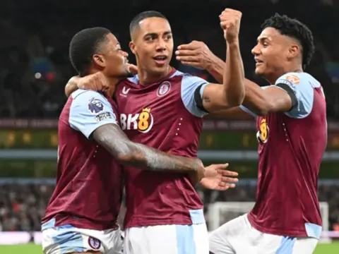 Jamie Carragher dự đoán sốc về Aston Villa