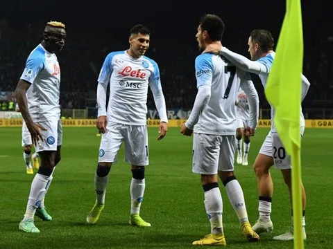 Napoli trượt chân, Sacchi nhận định cơ hội bảo vệ ngôi vương của Milan
