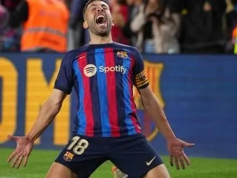 Atletico muốn cướp công thần của Barca