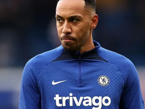 Như một trò đùa, Aubameyang lại muốn quay về Barca!