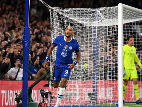 "Tiền đạo Chelsea là một nhân vật nổi tiếng trong phòng thay đồ Arsenal"