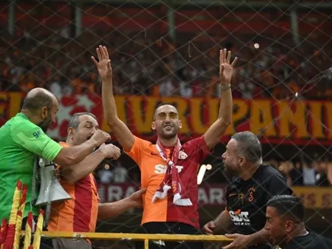 Aubameyang dùng Ziyech để mỉa mai Chelsea