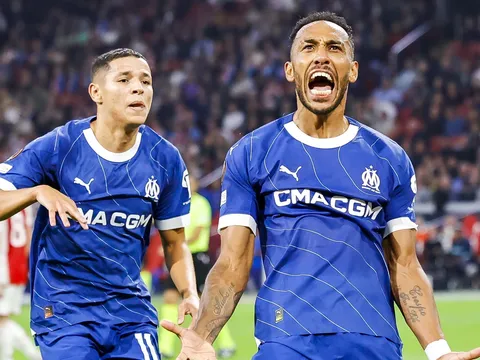 Aubameyang rực sáng, lập cú đúp trong trận hòa 3-3 với Ajax