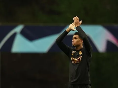 Mua tiền vệ nhưng có 11 bàn sau 12 trận - Món hời thực sự của Real