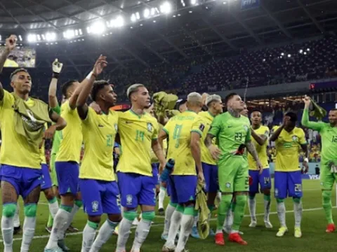Gary Neville đánh giá cơ hội vô địch của Brazil