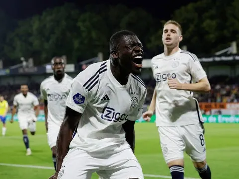 Man Utd suýt dính thêm "cú lừa" từ Ajax