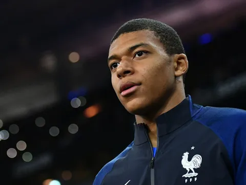 CĐV Argentina phân biệt chủng tộc với Mbappe trên sóng truyền hình