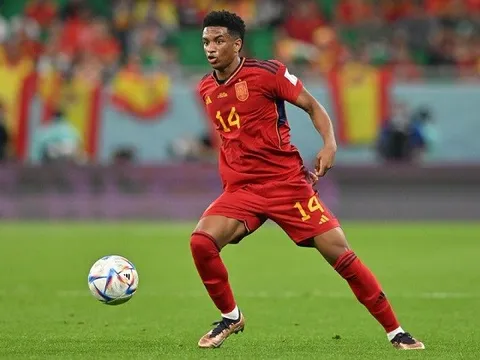 Barca ưu tiên gia hạn thần đồng 19 tuổi