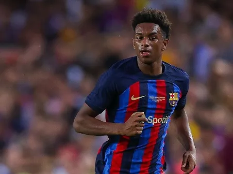 Thần đồng Barca nói thích Premier League, Arsenal mừng ra mặt