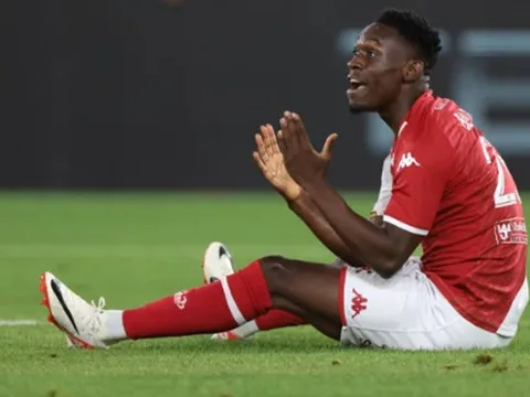 Màn debut thảm họa của Balogun