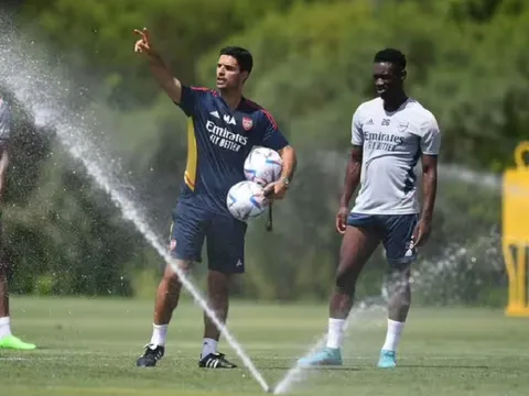 Có một cuộc chiến cần Mikel Arteta phân xử