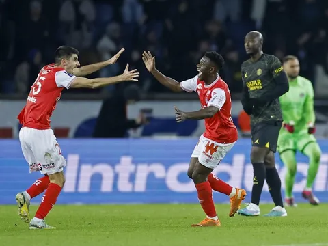 "Theo hợp đồng, tôi phải trở lại Arsenal"