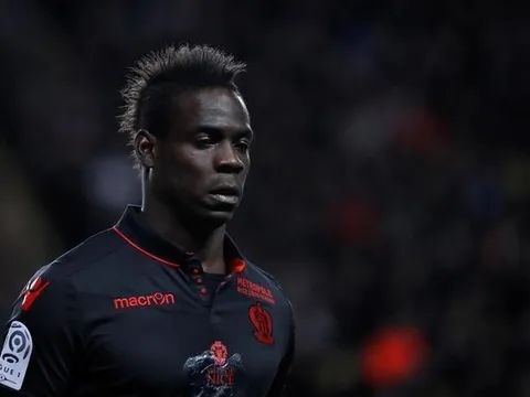 Balotelli: 'Để Messi, Ronaldo giành nhiều QBV là lỗi ở tôi'