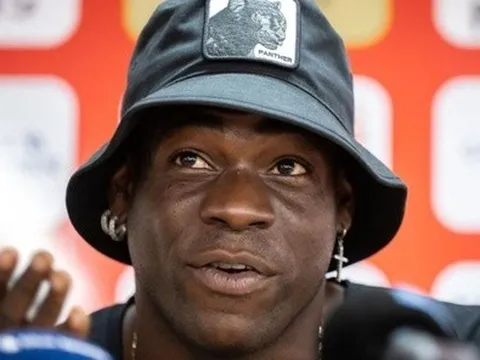 Balotelli khiến CĐV đội bóng mới nổi giận