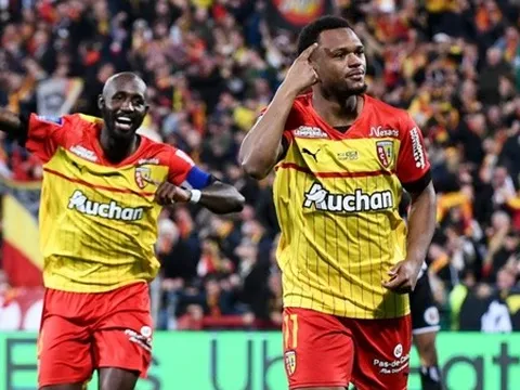 Bán đi loạt trụ cột, á quân Ligue 1 còn lại gì?