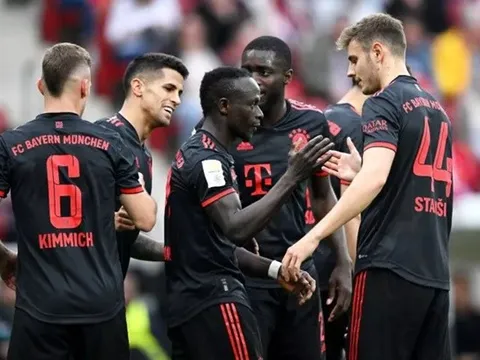 "Bản hợp đồng đáng kinh ngạc"