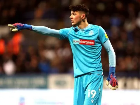 Bán sao trẻ cho Burnley, Man City thu về 19 triệu bảng