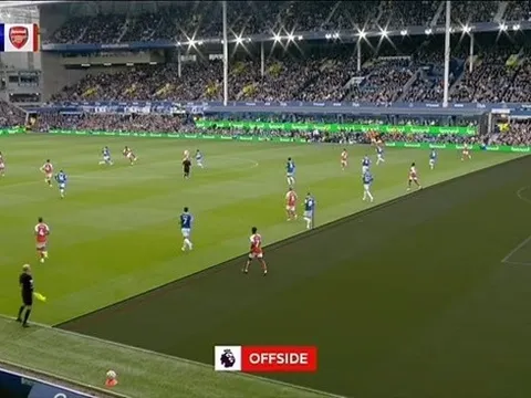 Bàn thắng hụt của Arsenal làm dậy sóng dư luận