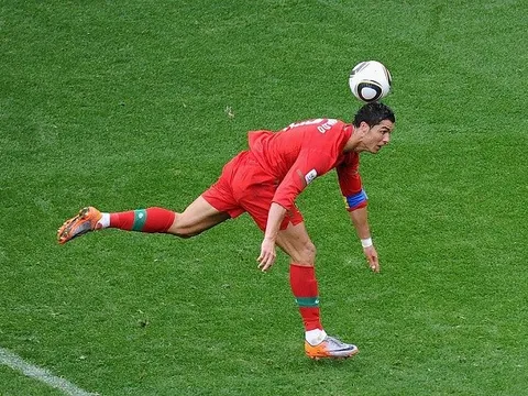 Bàn thắng kỳ lạ nhất của Cristiano Ronaldo