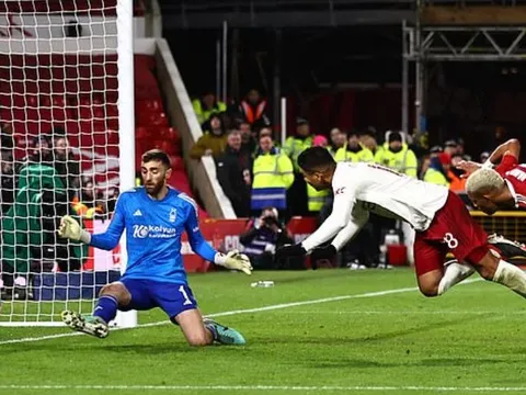Bàn thắng phút 89 đưa Man United vào tứ kết FA Cup