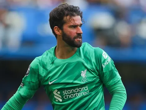 Báo động cho Liverpool: Alisson Becker bị cám dỗ đến Ả rập