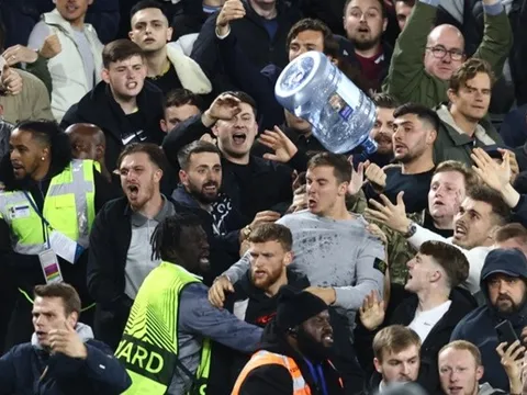 Bạo lực bùng phát sau bàn thắng mở tỷ số của Declan Rice