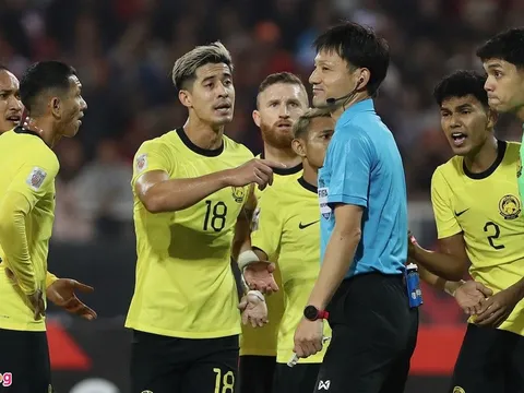 Báo Malaysia đổ lỗi cho trọng tài Nhật Bản về thất bại ở Mỹ Đình