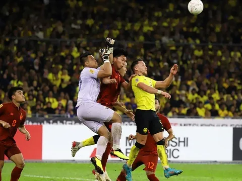 Báo Malaysia tố trọng tài 'cướp' một bàn ở trận gặp Thái Lan