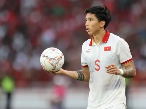 Báo Malaysia yêu cầu thẻ đỏ cho Đoàn Văn Hậu