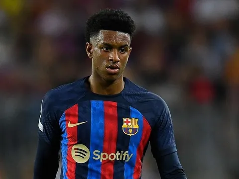 Barca “chạy đua với thời gian” để thay thế Balde