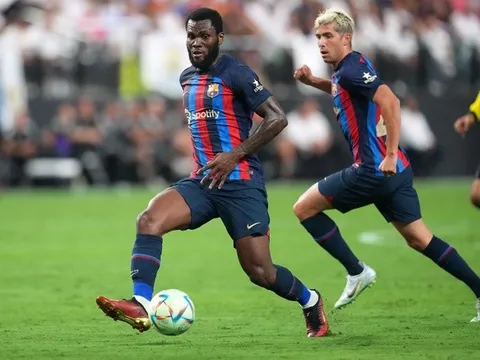 Barca chỉ đăng ký được 13 cầu thủ