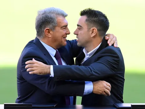 Barca đối mặt án phạt từ FIFA và UEFA vì trả tiền trọng tài