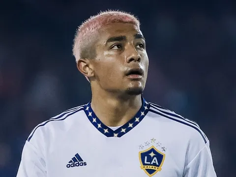 Barca không thể đón tân binh vì chậm một phút