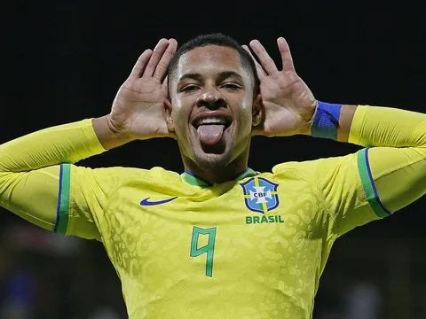 Barca muốn dùng công thức của PSG để mua sao mai 18 tuổi