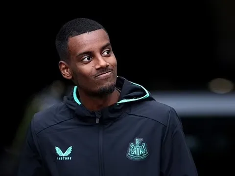 Barca nhắm sát thủ Premier League thay Lewandowski