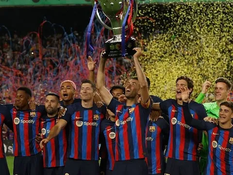 Barca nhận tiền thưởng thua đội rớt hạng Premier League