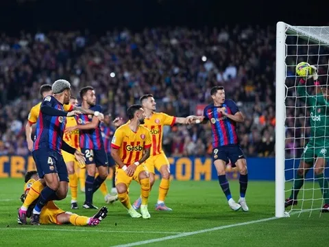 Barca lỡ cơ hội hơn Real 15 điểm