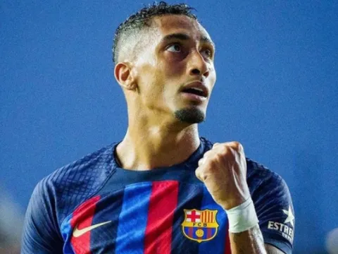 Barca rao bán, Man United có thể gây sốc với Raphinha