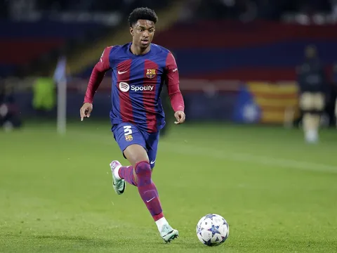 Barca tiếp tục rao bán trụ cột