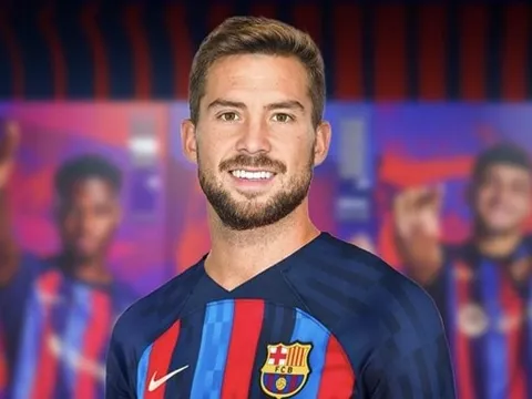 Barcelona cần gì ở “ông già” Martinez?