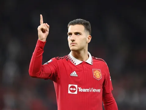 Barcelona thực hiện bước đầu tiên cho thương vụ Dalot