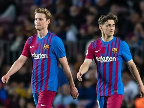 3 cái tên có thể tạm thời thay thế Frenkie de Jong ở Barcelona