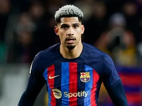 Barcelona tìm ra “hòn đá tảng” mới