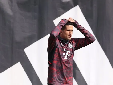 Barcelona ủ mưu mua hậu vệ Man City