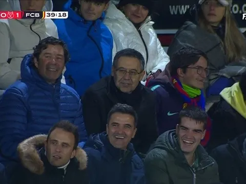 Bartomeu xuất hiện, người hâm mộ Barca phẫn nộ