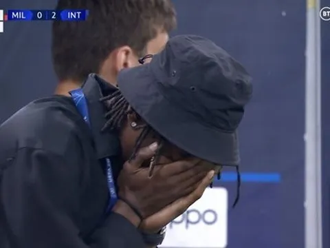 Báu vật 100 triệu bất lực ngoài đường biên