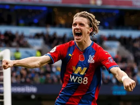 Báu vật của Chelsea lập siêu phẩm hạ gục Pickford